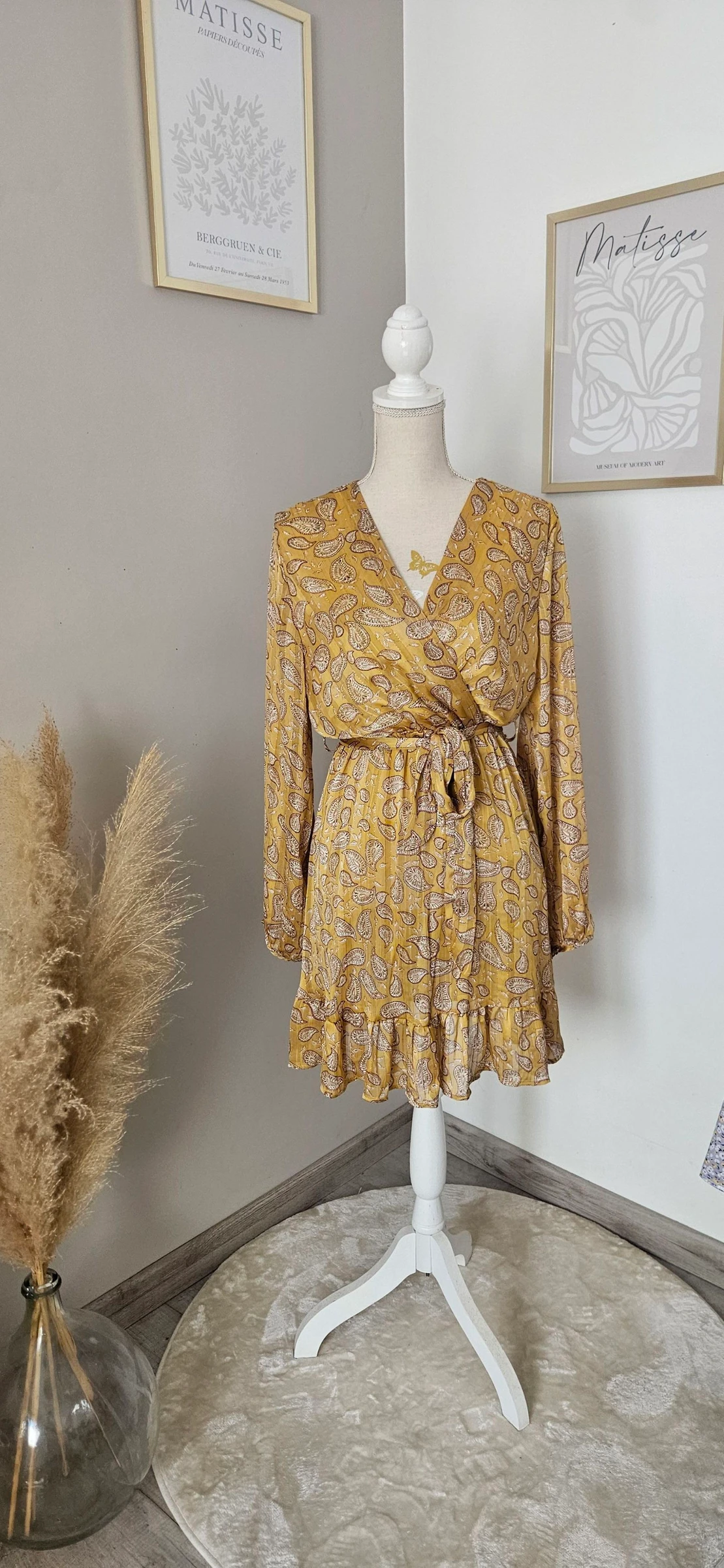 Bonito vestido curto mostarda com padrão de caxemira tamanho S-M – photo 2